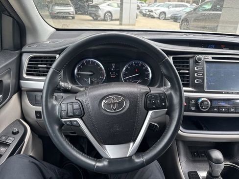 Used 2016 Toyota Highlander XLE AWD/4WD image 14