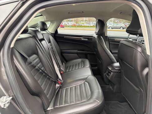 Used 2016 Ford Fusion SE w/ Equipment Group 202A image 21