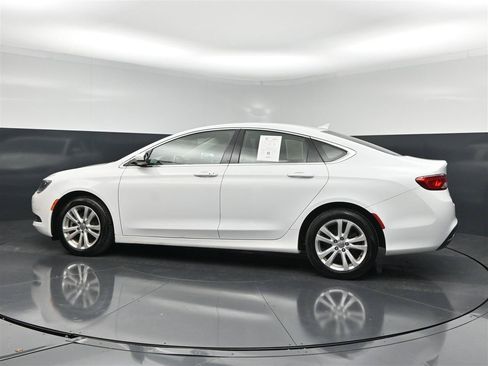 Used 2017 Chrysler 200 Limited Platinum w/ Comfort & Convenience Group FWD image 8
