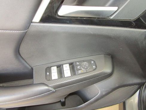 Used 2024 Mitsubishi Outlander SE image 25