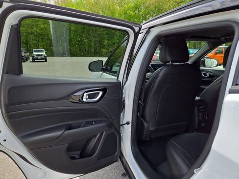 Used 2026 Jeep Compass Limited AWD/4WD image 30