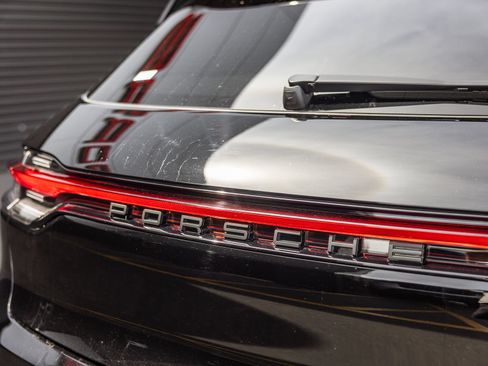 Certified 2026 Porsche Macan AWD/4WD image 25