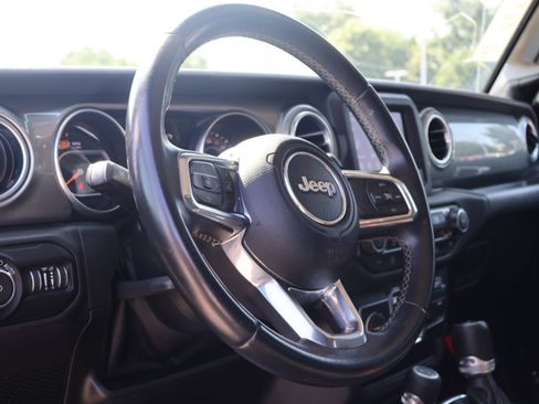 Used 2019 Jeep Wrangler Unlimited Sahara AWD/4WD image 22
