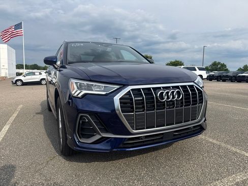 Used 2025 Audi Q3 2.0T Premium AWD/4WD image 2