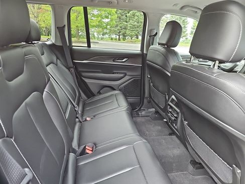Used 2023 Jeep Grand Cherokee Limited AWD/4WD image 14