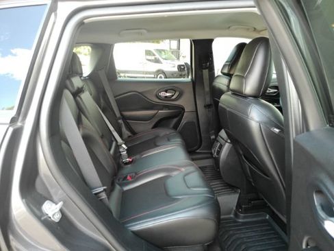 Used 2020 Jeep Cherokee Trailhawk AWD/4WD image 23