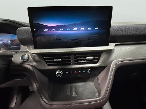 Used 2025 Ford Explorer Platinum w/ LUX Leather Package image 10