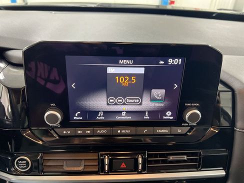 Used 2023 Nissan Pathfinder SV FWD image 9
