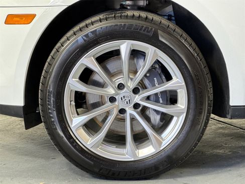 Used 2025 Porsche Macan image 32