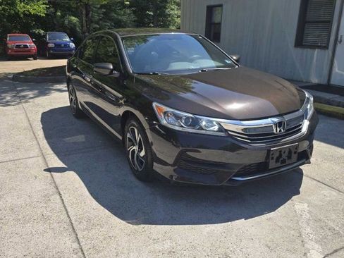 Used 2017 Honda Accord LX image 7