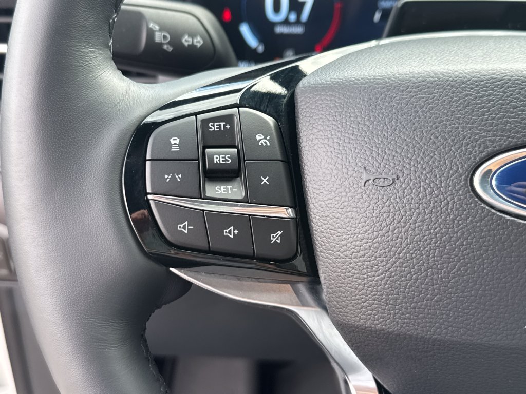 Used 2026 Ford Explorer Platinum RWD image 16