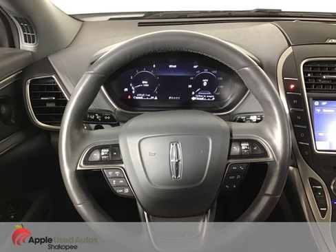 Used 2019 Lincoln Nautilus Reserve image 12
