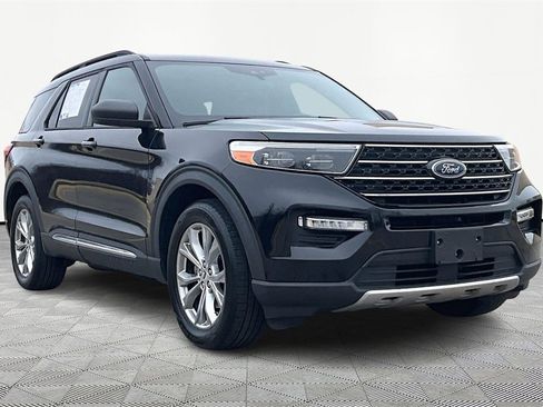Used 2020 Ford Explorer XLT w/ Equipment Group 202A image 12