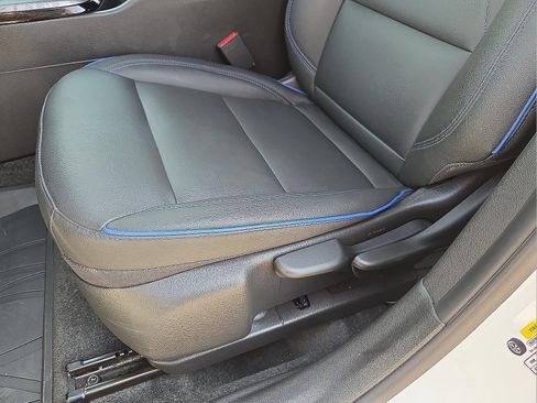 Used 2024 Buick Envista Sport Touring w/ Convenience II Package FWD image 21