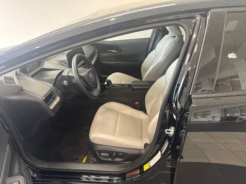 Used 2024 Toyota Prius Limited w/ Limited Premium Package FWD image 9