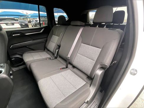 Used 2025 GMC Acadia Elevation image 19