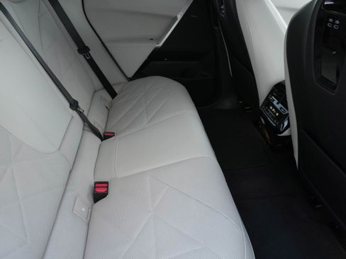 Used 2023 BMW iX xDrive50 w/ Premium Package image 31