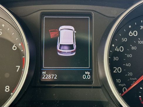 Used 2021 Volkswagen Tiguan SE image 16