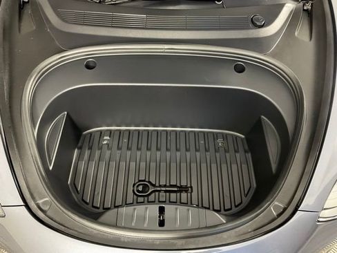 Used 2023 Tesla Model 3 Standard Range image 9