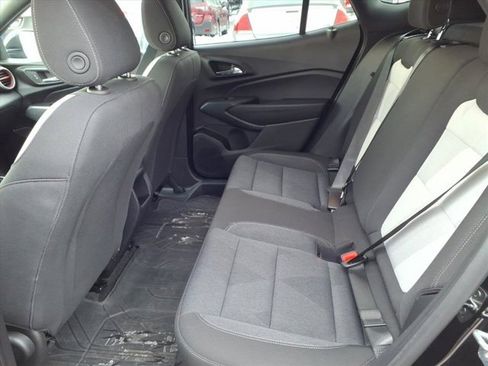 Used 2024 Chevrolet Trax RS w/ Sunroof Package image 26