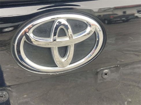 Used 2025 Toyota RAV4 XLE image 6