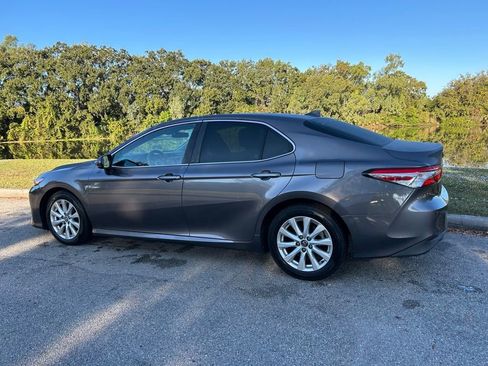 Used 2020 Toyota Camry LE image 3