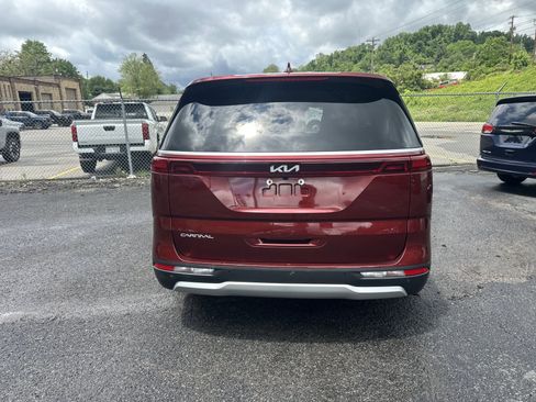 Used 2024 Kia Carnival LX FWD image 6