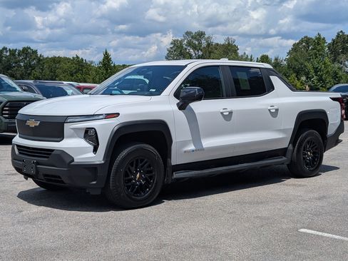 Used 2024 Chevrolet Silverado EV W/T AWD/4WD image 5