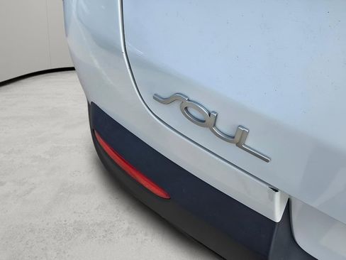 Used 2022 Kia Soul LX image 20