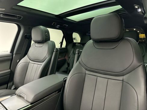 Used 2025 Land Rover Range Rover Sport image 9