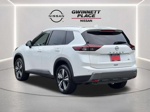 Certified 2026 Nissan Rogue SL FWD image 22