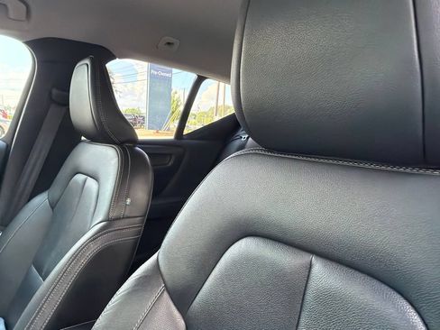 Used 2019 Volvo XC40 T5 Momentum AWD/4WD image 4