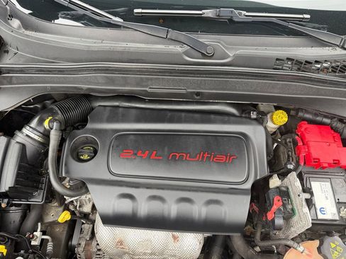 Certified 2020 Jeep Renegade Latitude w/ Cold Weather Group image 18