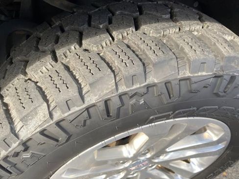 Certified 2017 GMC Canyon SLT w/ Driver Alert Package image 23