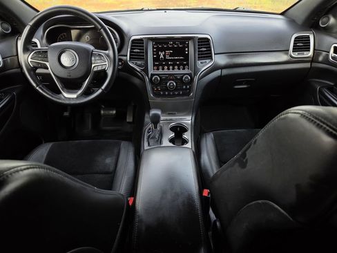 Used 2018 Jeep Grand Cherokee Altitude RWD image 23