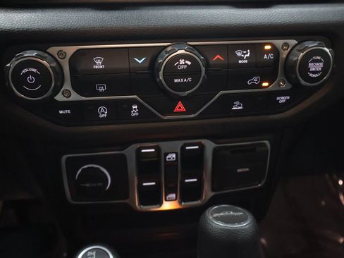 Used 2025 Jeep Gladiator Sport AWD/4WD image 25