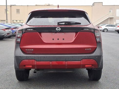 Used 2025 Nissan Kicks SV w/ Charging Package image 3