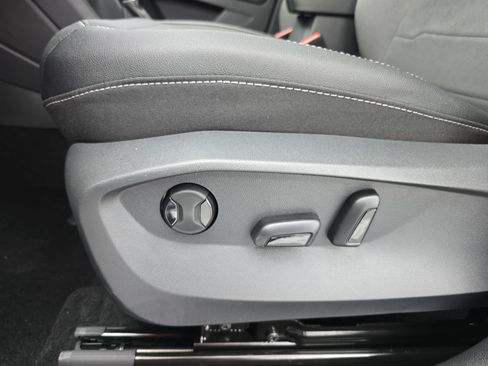 New 2026 Volkswagen Taos SE FWD image 28