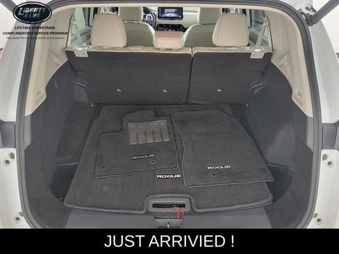 Used 2026 Nissan Rogue SL AWD/4WD image 16