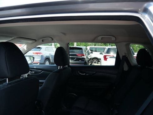 Used 2018 Nissan Rogue SV FWD image 20