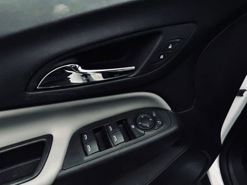 Used 2023 Chevrolet Equinox LS image 12