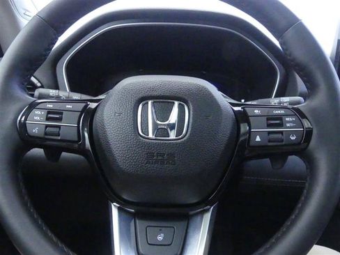 Used 2025 Honda Pilot Elite image 16
