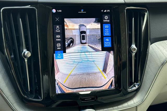 Certified 2024 Volvo XC60 T8 Plus w/ Protection Package Premier AWD/4WD image 23