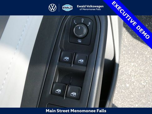 New 2025 Volkswagen Taos SE image 28