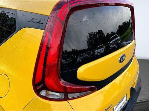 Used 2020 Kia Soul S FWD image 21