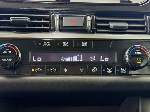 Used 2025 Nissan Pathfinder SV FWD image 17