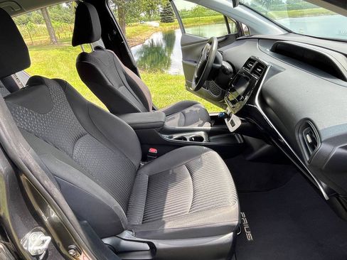 Used 2017 Toyota Prius Two w/ Carpet Mat Package FWD image 5