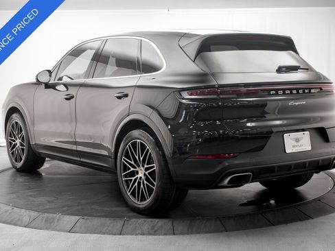 Used 2025 Porsche Cayenne AWD/4WD image 5