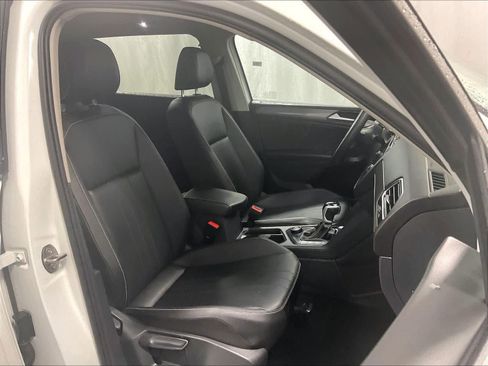 Used 2023 Volkswagen Tiguan SE image 11