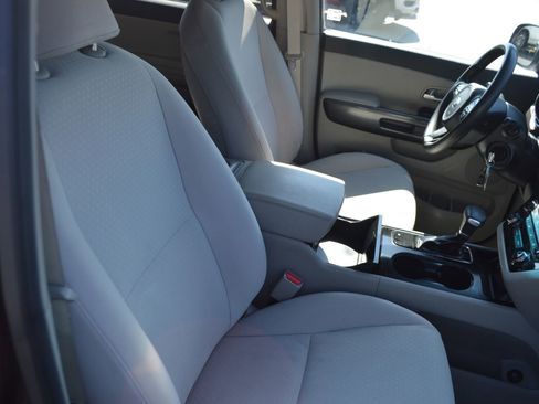 Used 2017 Kia Sedona LX FWD image 20